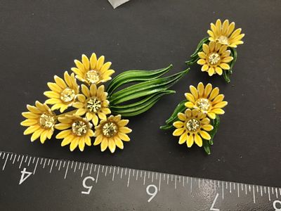 Great Condition Yellow Enamel Metal Rhinestone Set Brooch and Earrings