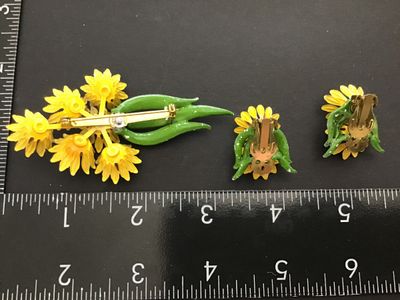 Great Condition Yellow Enamel Metal Rhinestone Set Brooch and Earrings