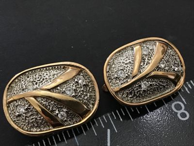 Wonderful Quality Gorgeous Excellent Vintage clip on Earrings