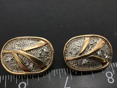 Wonderful Quality Gorgeous Excellent Vintage clip on Earrings
