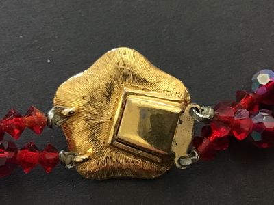Red Glass Choker Necklace Beatiful Clasp Vintage