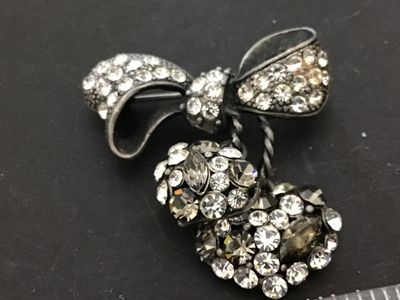 Rhinestone Hearts Bow Pin