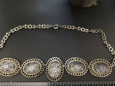 Beautiful Vintage Necklace Glass Etched Stones