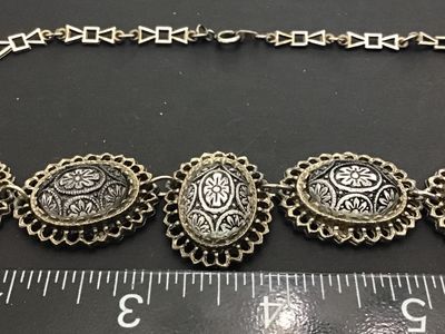 Beautiful Vintage Necklace Glass Etched Stones