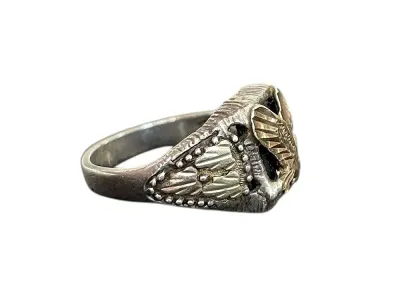 Sale Photo Thumbnail #78: Black Hills Gold Eagle Ring, Sterling SilverA men's pinky ring featuring a gold appliqued eagle on the black onyx center, as well as gold leaves on the sides. The ring itself is sterling silver and marked 925. Size 6 3/4
Weight: 4.7 grams
Beautiful men's 