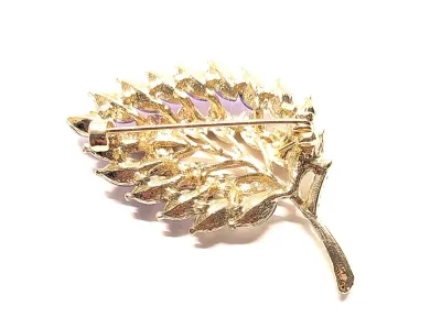 **NEW ARRIVAL** Jeweled LAVENDER Slender-Cut MARQUISE STONES LEAF BROOCH (2" x 1½") Clear Stone Clusters on a Gold Tone Setting