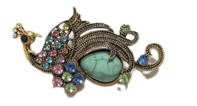 **NEW ARRIVAL** GREEN TURQUISE STONE PEACOCK BROOCH (2½" x 1¼") with Multicolor Jeweled Body, Black Eye on a Gold Tone Setting