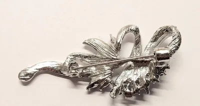 **NEW ARRIVAL** Bejeweled DEEP BLUE STONES FLOWER SPRAY BROOCH (2¼" x 1") on a Silver Tone Setting