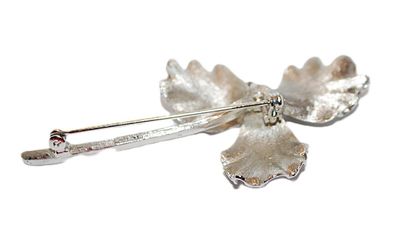 Brushed Silver Colored Metal 3-Leaf BROOCH (3¼" x 1¾") Marked © PIM with Silver Tone Setting