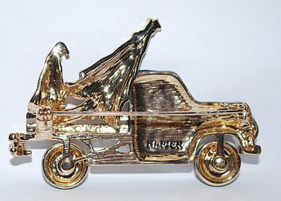 Blue Pickup TRUCK BROOCH (2¾" x 2½") Marked "NAPIER" with Holiday Tree, + Santa in a Gold Colored Bed & MOVEABLE...