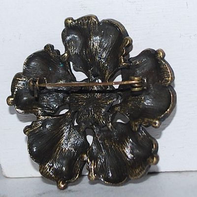 Muted PINK Faux PEARL Center BROOCH (2" Diam.) with an Assortment of BROWN, BEIGE & AMBER Stone Surround on a Dark Brass-Style...