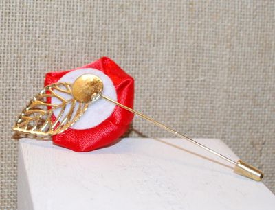 Mens or Ladies Rose BROOCH (3½") with Gold Tone Leaf