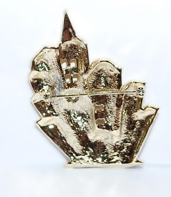 Gold Tone CITY SKYLINE BROOCH (2¼" x 1¾") with Gold Colored Setting