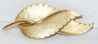 Brushed Gold Colored OVERLAPPING LEAF BROOCH (2½" x 1") on a Gold Tone Setting