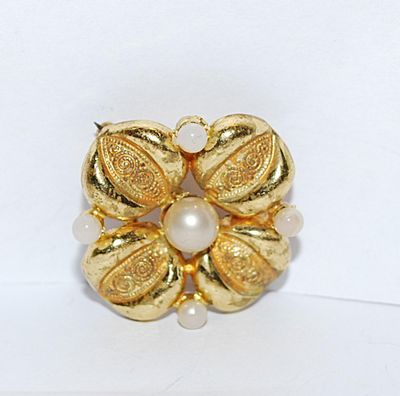 Gold Colored FLOWER BROOCH (1" Diam.) with 5 Faux Pearl Accents and Gold Tone Setting