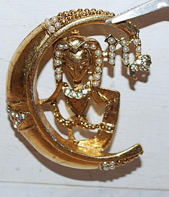 Gold Colored Egyptian "ANUBIS" Style BROOCH (1½" x 1½") with Round Faux Pearl Accent Stones on a Gold Tone Setting