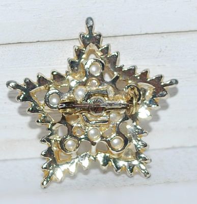 Vintage Style Set of 11 Faux PEARLS BROOCH (1¼" Diam.) on a 5 Point STAR & Gold Tone Setting