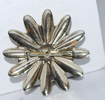Circle Designed Dozen of Round Clear Beveled Stones BROOCH (1¾" Diam.) with 12 Metal Flower Petals on a Silver Tone Setting