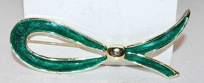 Large GREEN RIBBON BROOCH (4" x 1¾") on a Gold Tone Setting