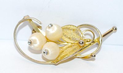 Gold Colored Filigree Wired "White Onions" BROOCH (2½" x 1") on a Gold Tone Setting