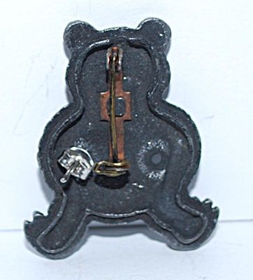 Gray Metal "Mama & Baby Bear" BROOCH (1½" x 1¼") with Detachable Baby on a Silver Tone Setting
