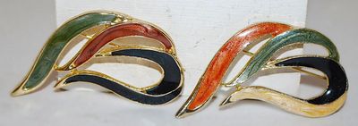 Pair of Multicolored SWIRL BROOCHES (2" x 1½") on a Gold Tone Setting