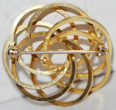 Gold Colored Concentric Circles BROOCH (1¾" Diam.) with a Single Faux White Pearl on a Gold Tone Setting