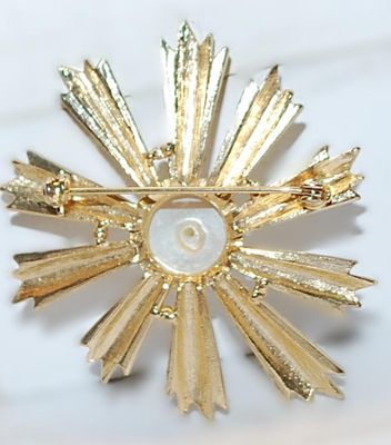 Half Pearl-Style Button Center BROOCH (2¼" Diam.) on a Gold Tone "SUNBURST" Setting