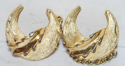 Double Brushed Gold Colored CHAINED HALF MOON BROOCH (1" x 1") on a Gold Tone Setting