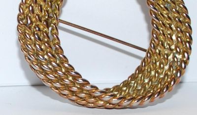 Vintage Curved and Rolled Gold Colored ROPE STYLE BROOCH (2" Diam.) with 5 "Strands" & Gold Tone Setting