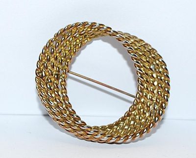 Vintage Curved and Rolled Gold Colored ROPE STYLE BROOCH (2" Diam.) with 5 "Strands" & Gold Tone Setting
