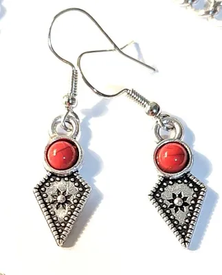 *** NEW ARRIVAL *** Showy Silver Colored RED STONE "TURQUISE STYLE" JEWELRY SET with Choker NECKLACE (12" L + Silver Tone...