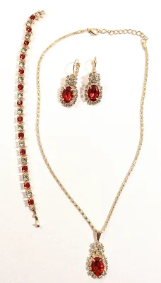 *NEW ARRIVAL* RED Colored Bejeweled OVAL STONE JEWELRY SET/NECKLACE (17" L + Clear Stones Surround+Gold Tone Interlocking Links...