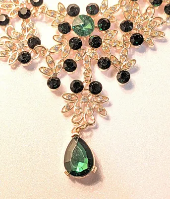 *** NEW ARRIVAL *** Showy GREEN TEARDROP and JEWELED "STARS" JEWELRY SET with Choker NECKLACE (14" L + Gold Tone...