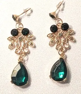 *** NEW ARRIVAL *** Showy GREEN TEARDROP and JEWELED "STARS" JEWELRY SET with Choker NECKLACE (14" L + Gold Tone...