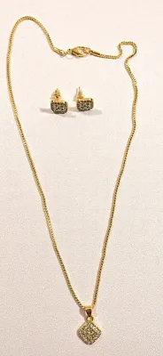 *** NEW ARRIVAL *** DELICATE Jeweled GOLD COLORED JEWELRY SET with NECKLACE (18" L, Jeweled SQUARE PENDANT, Gold Tone Small Links...