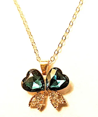 *** NEW ARRIVAL *** DOUBLE GREEN HEART STONES JEWELRY SET (NECKLACE (15" L + "Bowtie" PENDANT + Gold Tone Chain/Lobster...