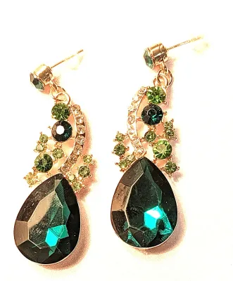 *** NEW ARRIVAL *** Showy GREEN TEARDROP and JEWELED SWIRLS JEWELRY SET with NECKLACE (14" L + Gold Tone Chain/Lobster Clasp) &...