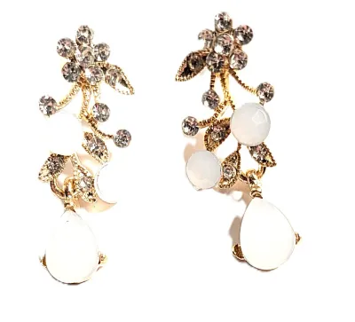 *** NEW ARRIVAL *** Opaque "WHITE STONES" JEWELRY SET with Chocker NECKLACE (12" L, Clear Accent Stone Flowers + Gold Tone...