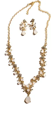 *** NEW ARRIVAL *** Opaque "WHITE STONES" JEWELRY SET with Chocker NECKLACE (12" L, Clear Accent Stone Flowers + Gold Tone...