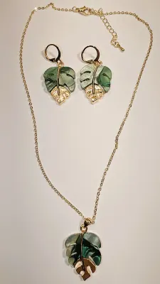 GREEN & GOLD Acrylic LEAVES JEWELRY SET with NECKLACE (16" L + GOLD Tone Chain/Lobster Clasp) + Matching EARRINGS with Snap...