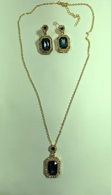 Beautiful GREEN Rectangle Beveled Stone JEWELRY SET with NECKLACE (20" L + Encased in GOLD Tone Setting + Jeweled...
