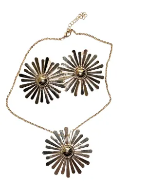 Large Gold Colored Rounded Spiked STAR JEWELRY SET with NECKLACE (18" L+ Lobster Clasp) and MATCHING EARRINGS with Stud Post Clasp