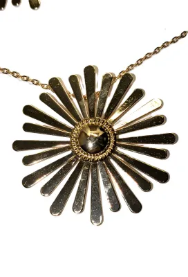 Large Gold Colored Rounded Spiked STAR JEWELRY SET with NECKLACE (18" L+ Lobster Clasp) and MATCHING EARRINGS with Stud Post Clasp