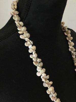 Vintage Hawaiian speckled shell statement, necklace