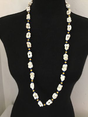 Vintage seashell lei 80s Luau necklace with lemon and royal blue beads