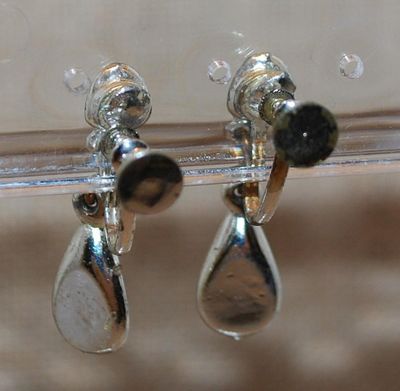VINTAGE 1940's Drop-Style Silver Tone Bauble Earrings (1") with Screw-on Clasp