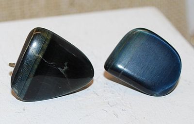 VINTAGE 1950's Odd-Shaped Black-Lined Agate Stone Earrings (1" ) with a Snap-On Clasp