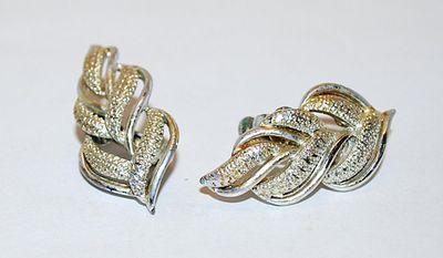Silver Tone Dimpled LEAVES EARRINGS Set with SNAP Clasp
