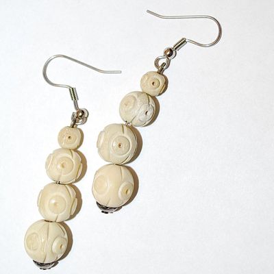 Grooved Beige Colored Dangle EARRINGS Set with 4 Globes and Wire Hook Clasp